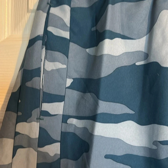 Kanu NWT women’s blue camo unlined swim/beach shorts size 12 - Picture 3 of 9